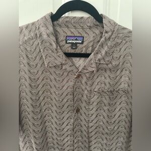 L MENS PATAGONIA SHORT SLEEVE SHIRT